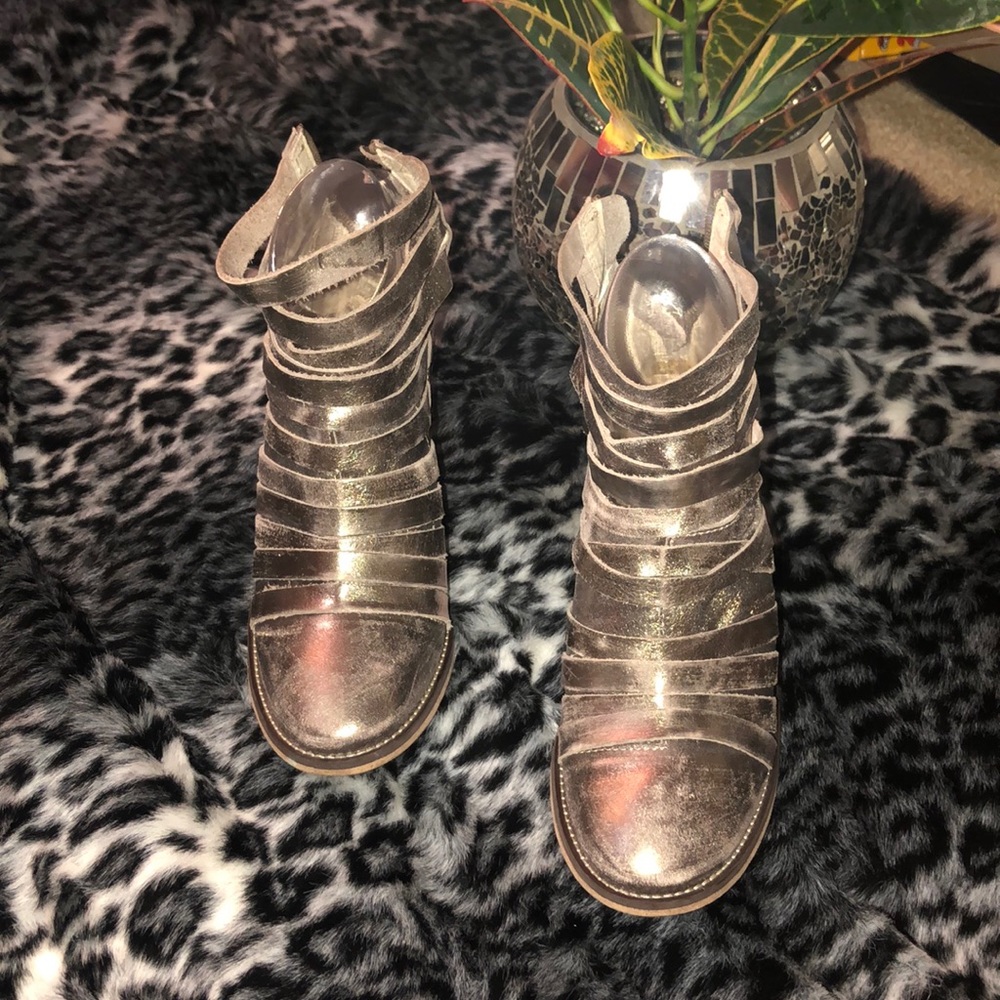 Free people booties dark gold 👢